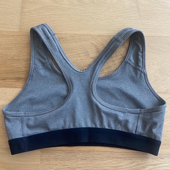 nike dri fit sports bra - Picture 2 of 3